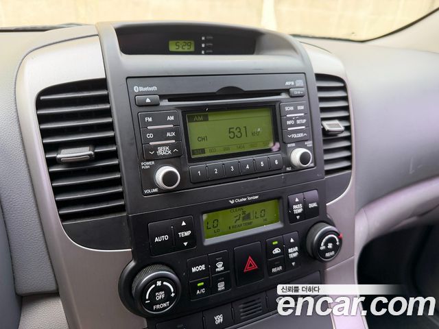 Kia Canival 2012 — photo 16