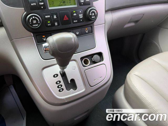 Kia Canival 2012 — photo 17