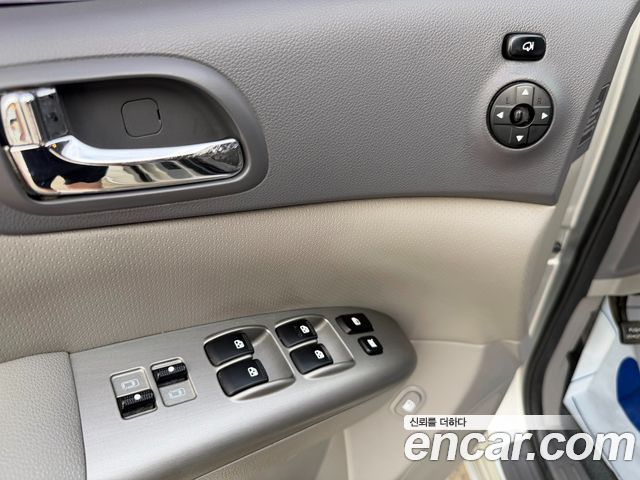 Kia Canival 2012 — photo 19