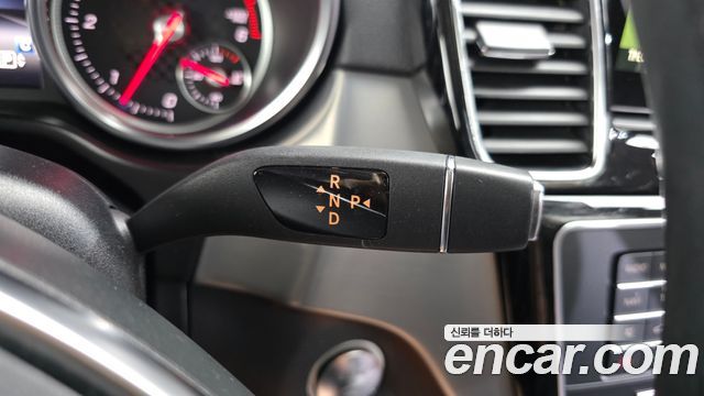Mercedes-Benz GLE-Class 2017 — photo 9