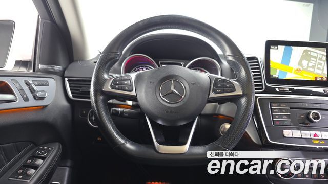 Mercedes-Benz GLE-Class 2017 — photo 13