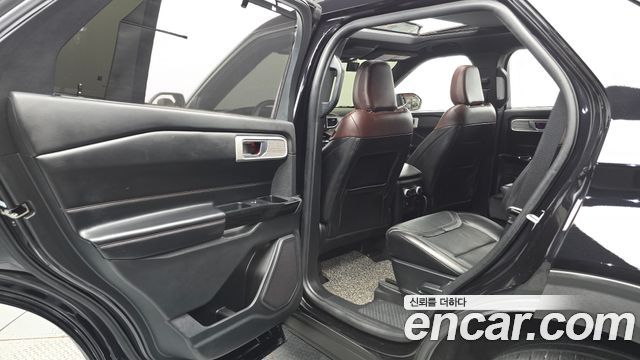 Ford Explorer 2021 — photo 17