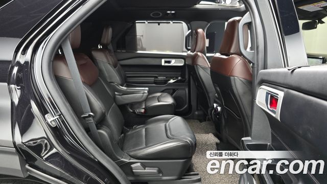 Ford Explorer 2021 — photo 18
