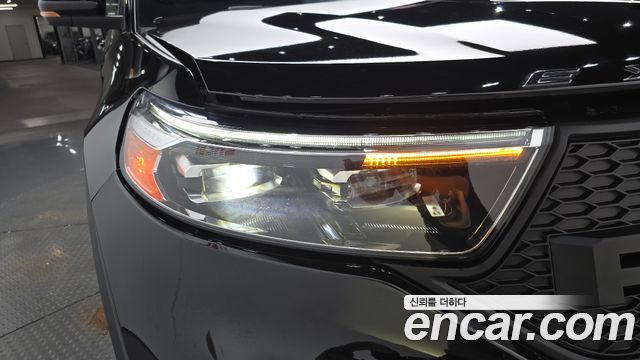 Ford Explorer 2021 — photo 8