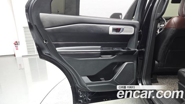 Ford Explorer 2021 — photo 15