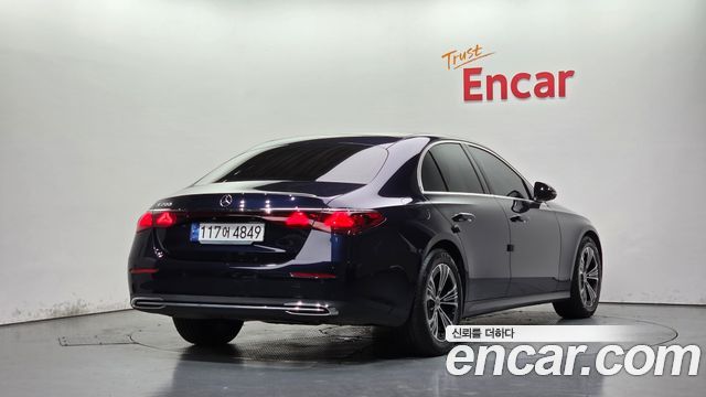 Mercedes-Benz E-Class 2024 — photo 2