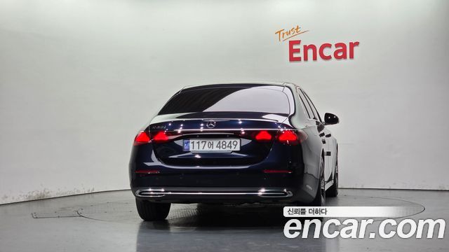 Mercedes-Benz E-Class 2024 — photo 4