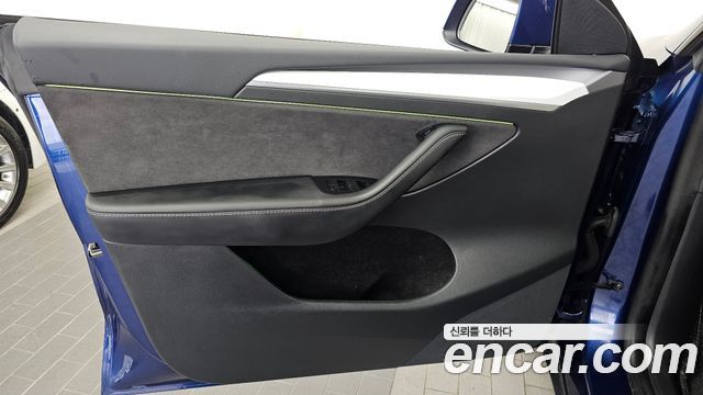 Tesla Model Y 2022 — photo 14