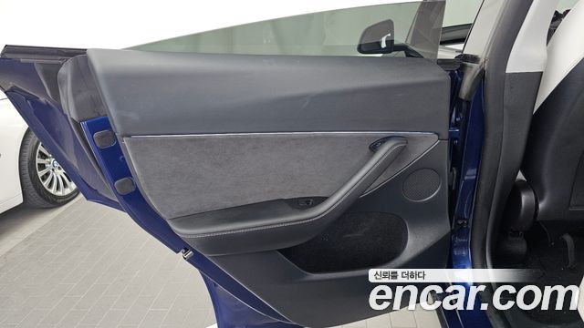 Tesla Model Y 2022 — photo 15