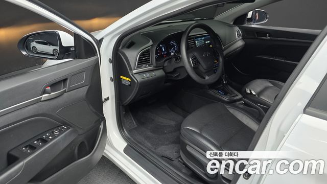 Hyundai AVANTE 2018 — photo 13