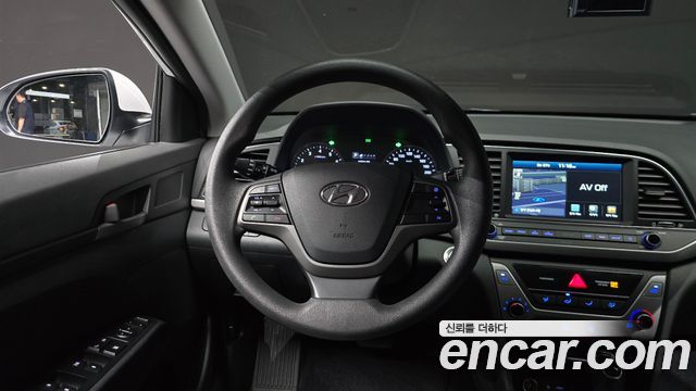 Hyundai AVANTE 2018 — photo 18