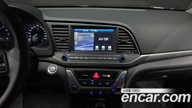 Hyundai AVANTE 2018 — photo 19