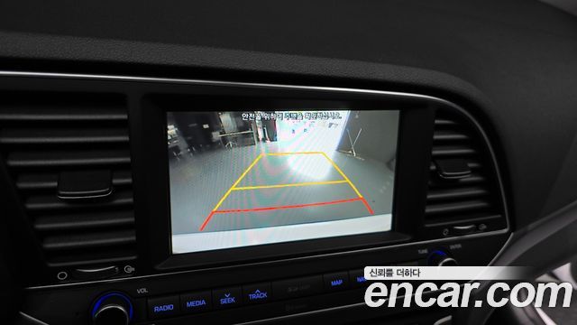 Hyundai AVANTE 2018 — photo 20