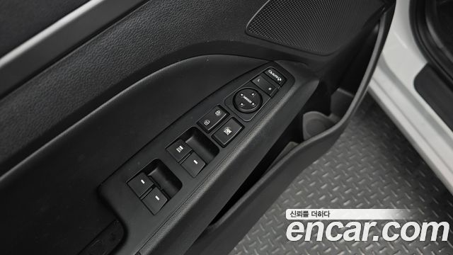Hyundai AVANTE 2018 — photo 21