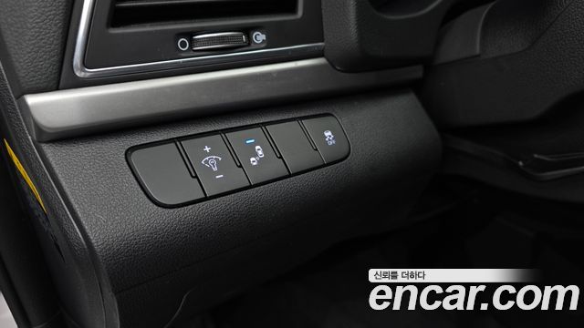 Hyundai AVANTE 2018 — photo 22