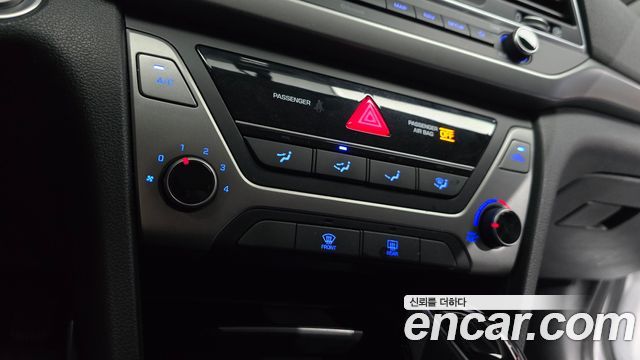 Hyundai AVANTE 2018 — photo 23