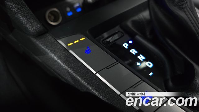 Hyundai AVANTE 2018 — photo 24