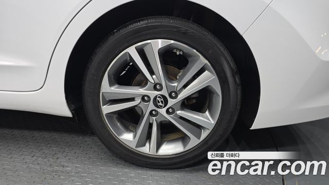 Hyundai AVANTE 2018 — photo 7