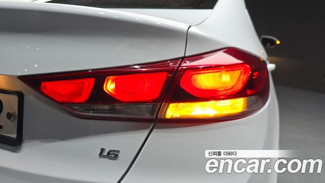 Hyundai AVANTE 2018 — photo 9