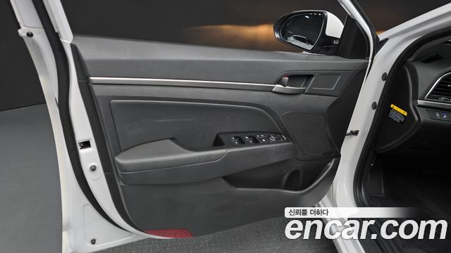 Hyundai AVANTE 2018 — photo 14