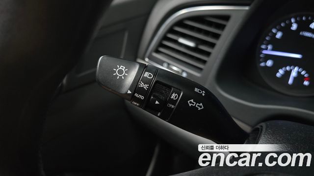 Hyundai AVANTE 2018 — photo 28