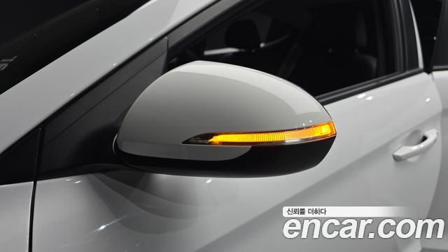 Hyundai AVANTE 2018 — photo 29