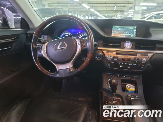 Lexus ES 2013 — photo 11