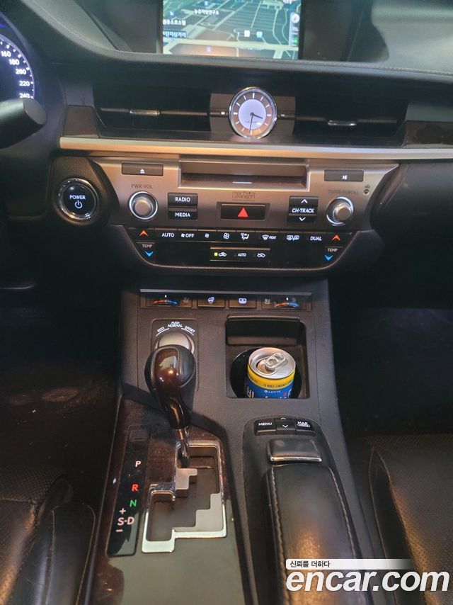 Lexus ES 2013 — photo 12