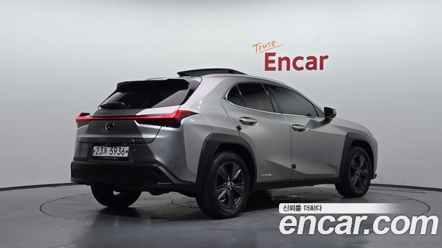 Lexus UX 2019 — photo 2