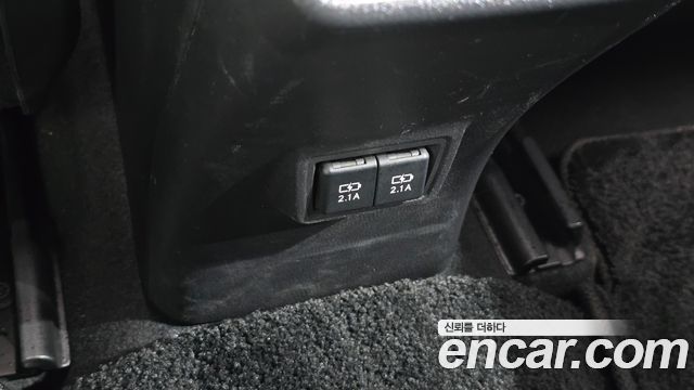 Lexus UX 2019 — photo 19