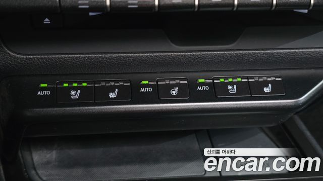 Lexus UX 2019 — photo 20
