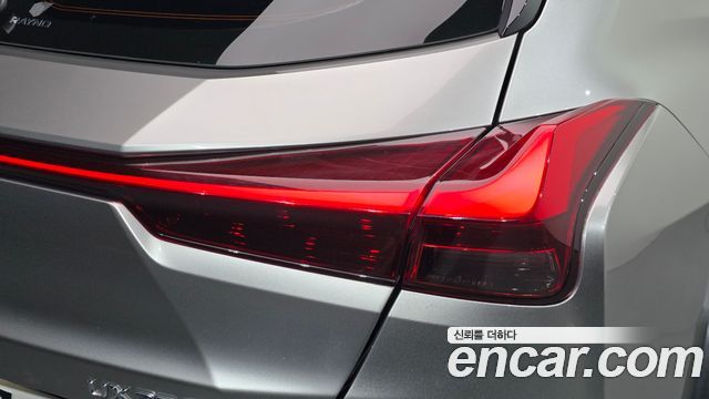 Lexus UX 2019 — photo 9