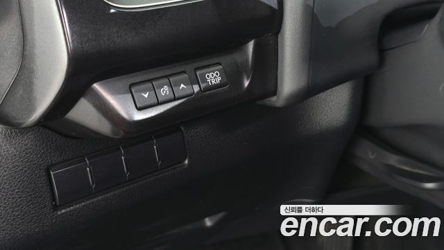 Lexus UX 2019 — photo 27