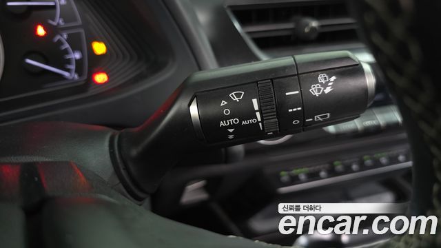 Lexus UX 2019 — photo 29