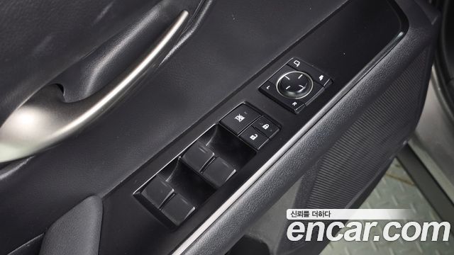 Lexus UX 2019 — photo 30