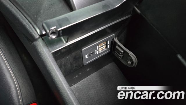 Lexus UX 2019 — photo 33