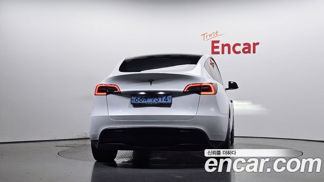 Tesla Model Y 2023 — photo 4