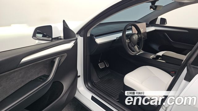 Tesla Model Y 2023 — photo 13