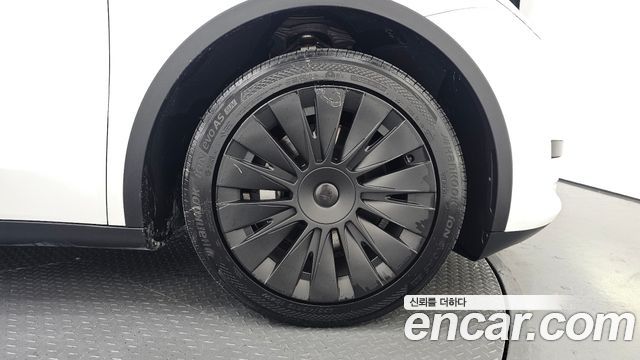 Tesla Model Y 2023 — photo 7