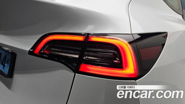 Tesla Model Y 2023 — photo 9