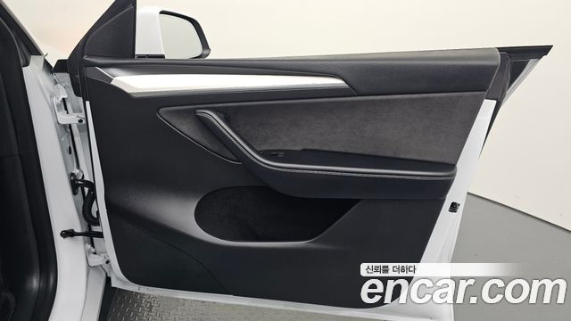 Tesla Model Y 2023 — photo 14