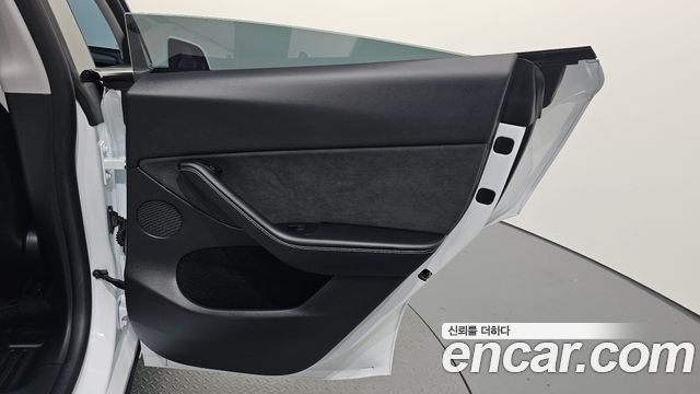 Tesla Model Y 2023 — photo 15