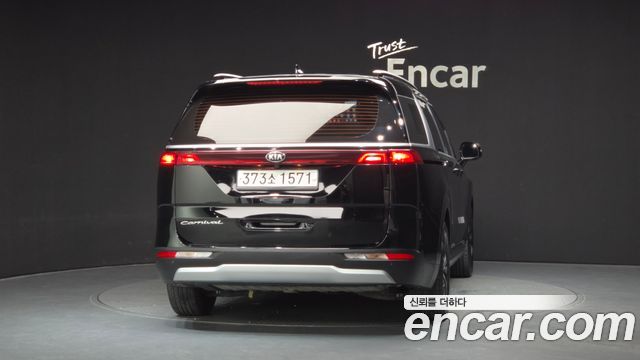 Kia Canival 2021 — photo 4
