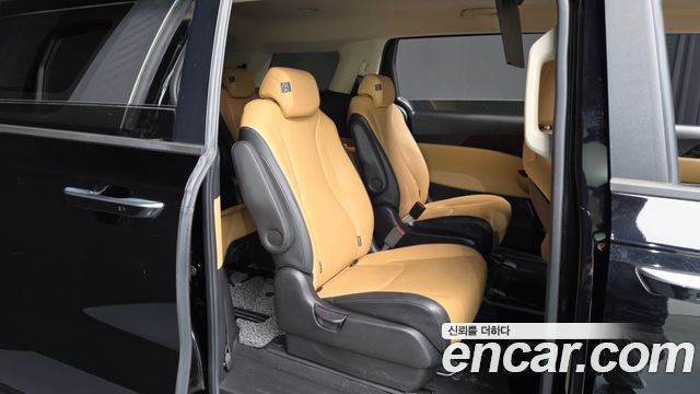 Kia Canival 2021 — photo 17