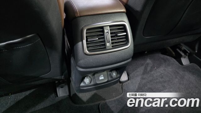 Kia Sorento 2015 — photo 32