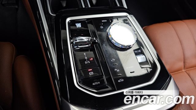 BMW 7-Series 2025 — photo 9