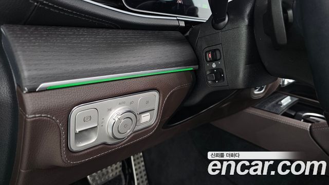 Mercedes-Benz GLS-Class 2022 — photo 28