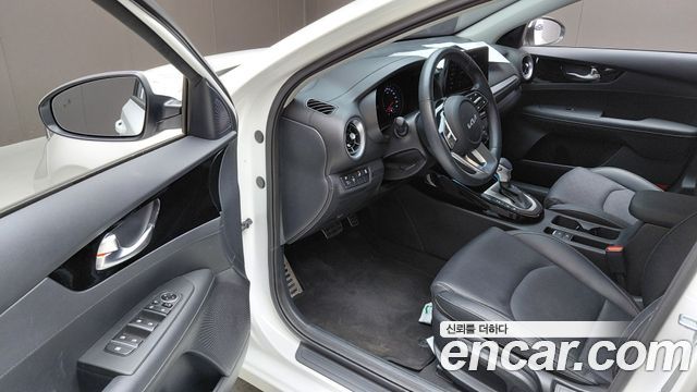 Kia K3 2023 — photo 13