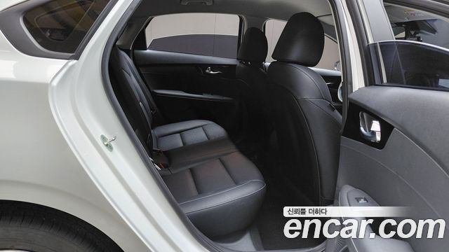 Kia K3 2023 — photo 18
