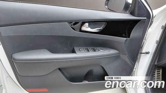 Kia K3 2023 — photo 14